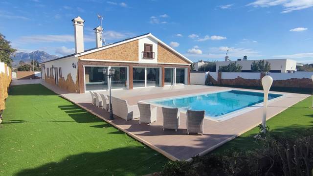 Casa-chalet en Venta en  ANHIDRITA. en Valle del Sol