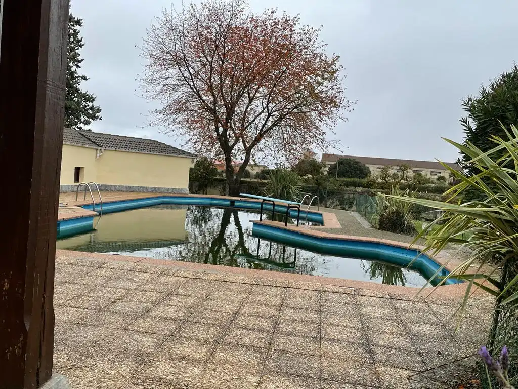 Piscina de Casa o xalet en venda en Castañares de Rioja amb Calefacció, Jardí privat i Parquet