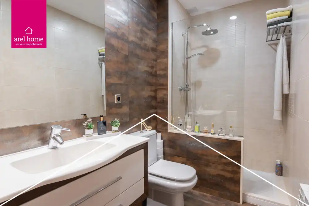 Bathroom of Attic for sale in Esplugues de Llobregat  with Air Conditioner