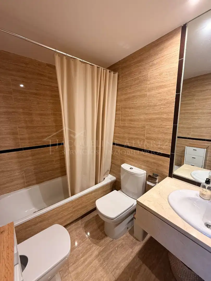 Baño de Ático en venta en Parla con Aire acondicionado, Calefacción y Terraza