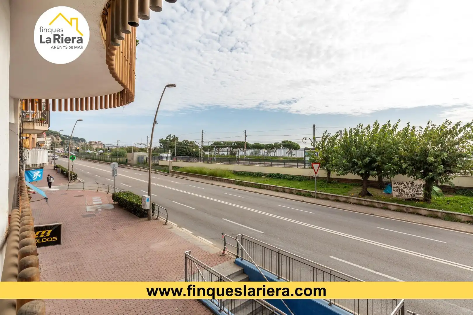 Außenansicht von Wohnung zum Verkauf in Arenys de Mar mit Klimaanlage, Terrasse und Alarm