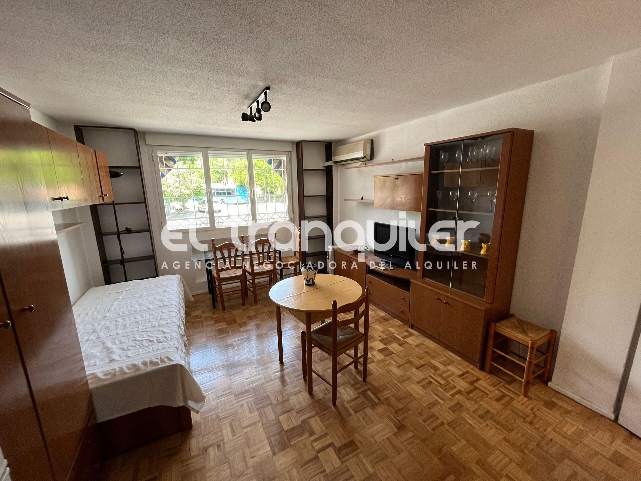 Dormitori de Estudi de lloguer en  Madrid Capital amb Aire condicionat, Parquet i Moblat