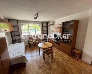 Dormitori de Estudi de lloguer en  Madrid Capital amb Aire condicionat, Parquet i Moblat