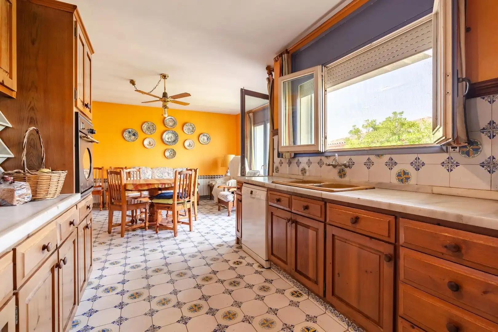 Cuina de Casa o xalet en venda en Móra d'Ebre amb Aire condicionat, Calefacció i Jardí privat