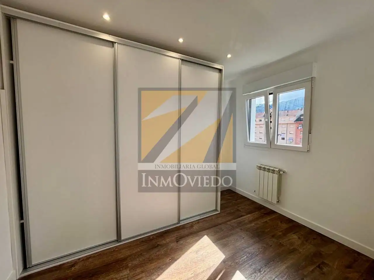 Piso en venta en Calle Ramón y Cajal, La Villa - Bazuelo
