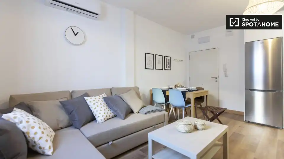 Living room of Flat for rent in Madrid  with Air Conditioner, Heating and Furnished