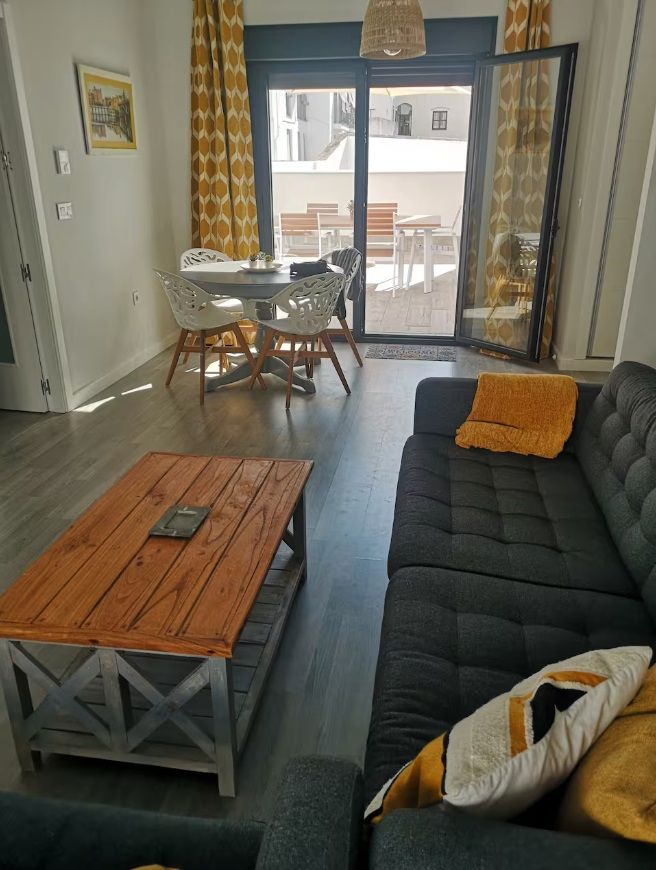 Wohnzimmer von Wohnungen zur Miete in  Sevilla Capital mit Klimaanlage, Heizung und Parkett