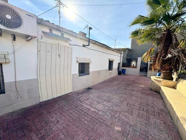 Casa-chalet en Venta en Calle Sierra de Alfaro en Rebolledo