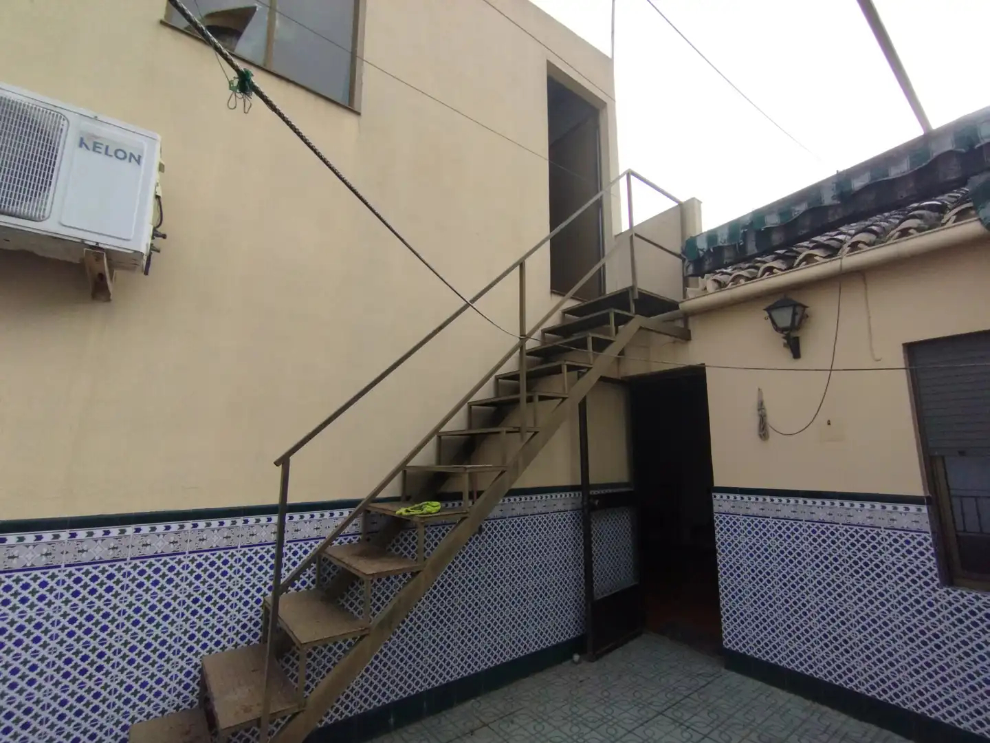 Außenansicht von Maisonette zum Verkauf in Porcuna mit Terrasse und Abstellraum