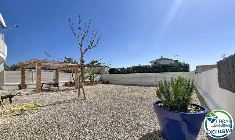 Terrassa de Casa o xalet en venda en Empuriabrava amb Aire condicionat, Calefacció i Jardí privat