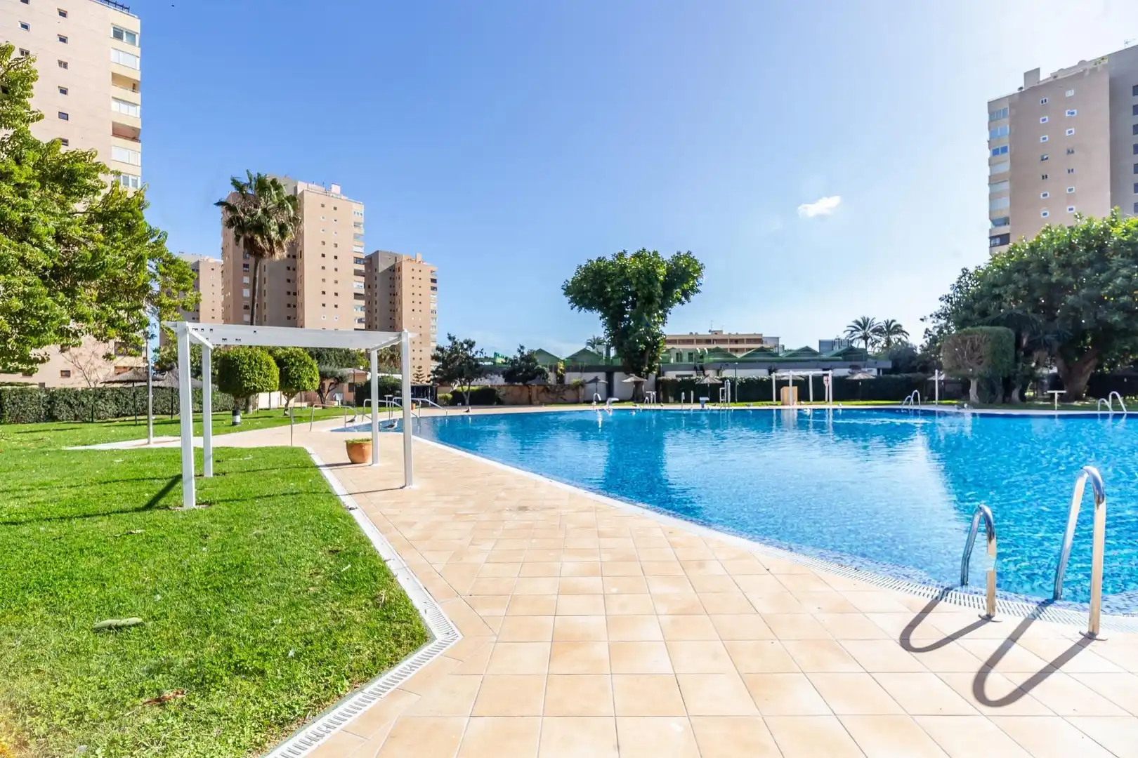 Piscina de Piso en venta en Torremolinos con Aire acondicionado, Jardín privado y Terraza