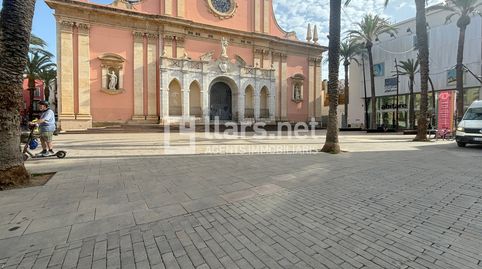 Disposa d'un còmode i pràctic aparcament situat al primer soterrani d'un edifici modern al cor de Vilanova i la Geltrú.