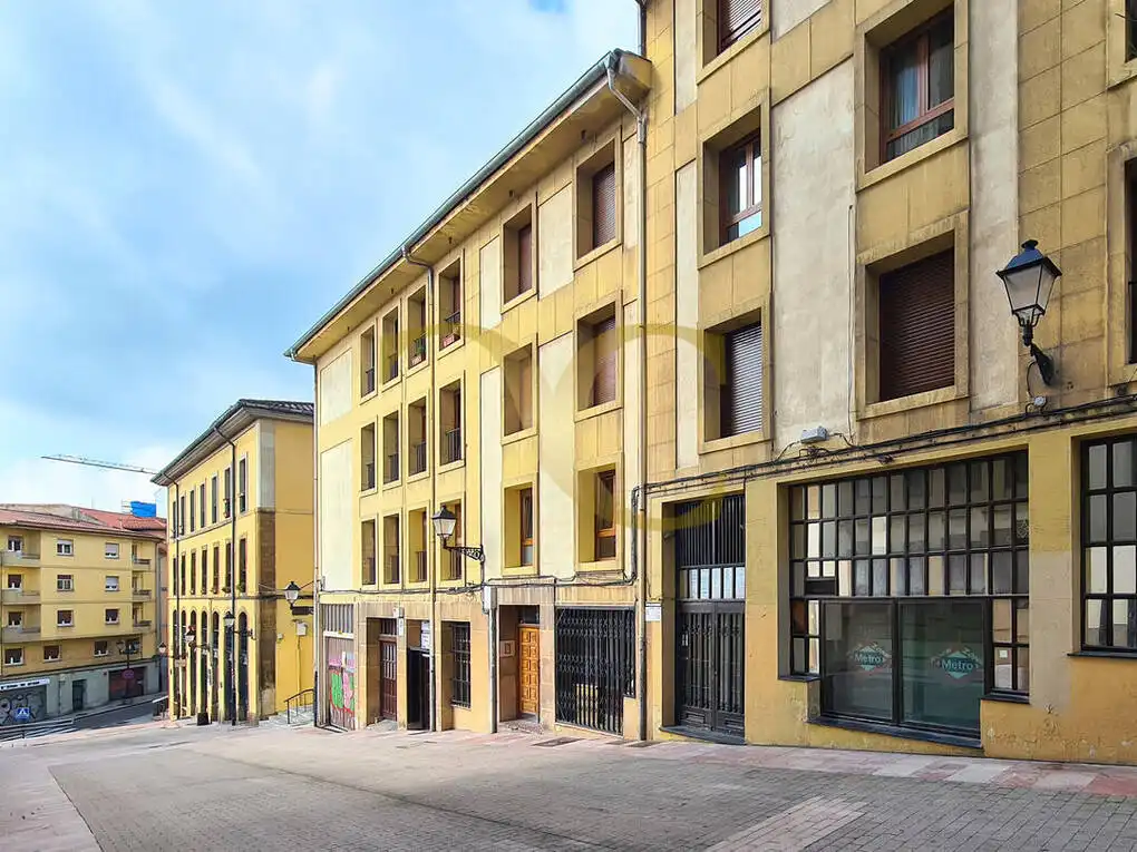 Vista exterior de Piso en venta en Oviedo  con Calefacción, Trastero y Amueblado