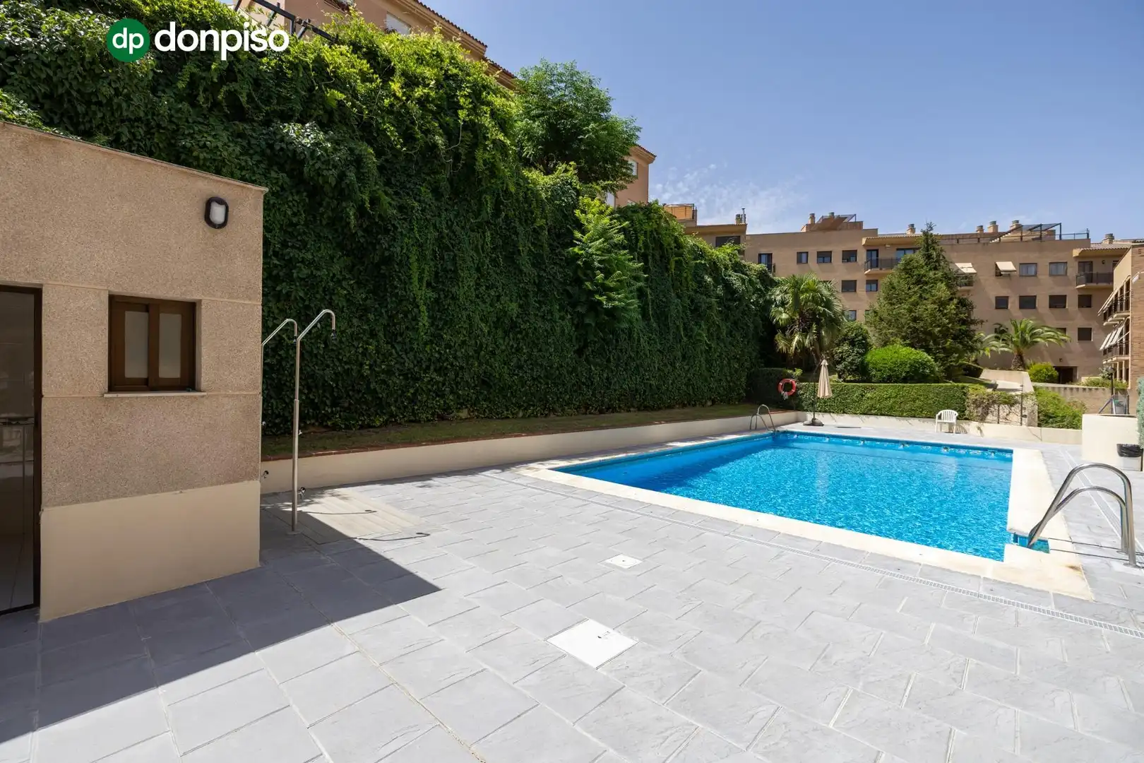 Swimming pool of Flat for sale in Genil