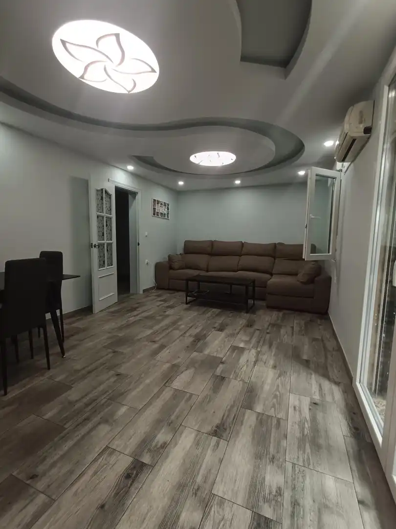 Living room of Flat for sale in Sevilla  with Air Conditioner and Furnished
