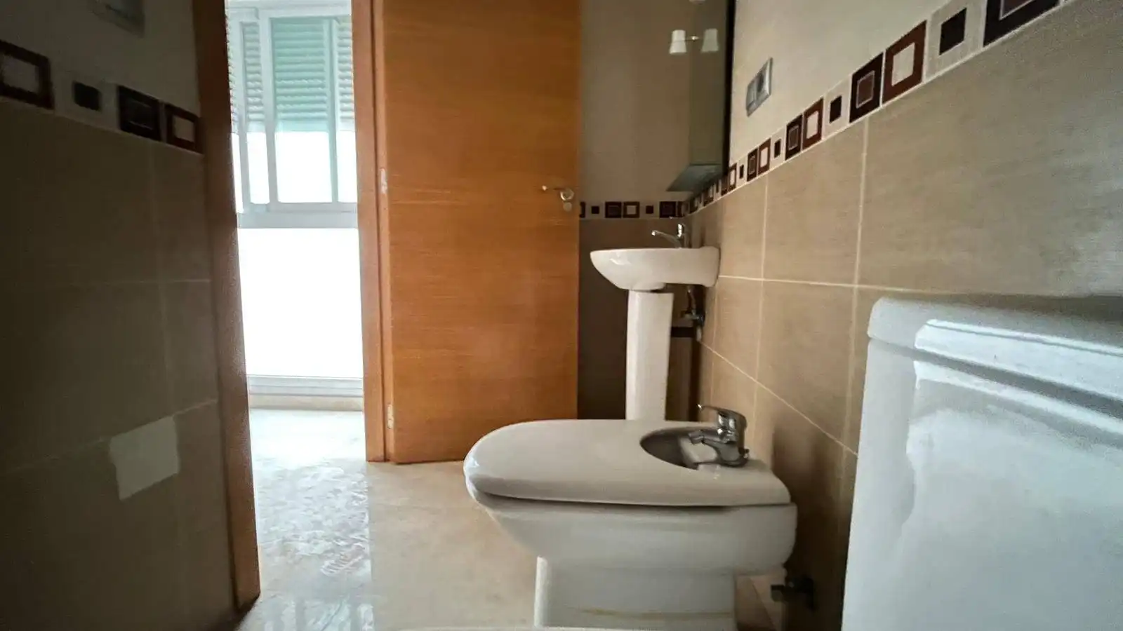 Baño de Piso en venta en Elche / Elx con Balcón