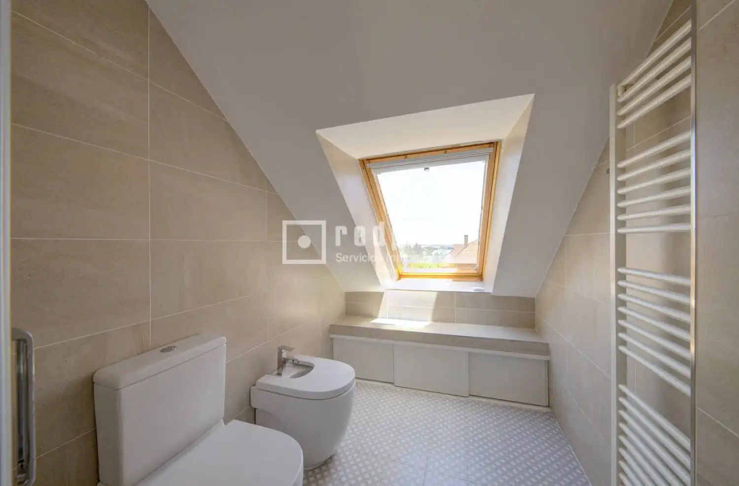 Baño de Ático en venta en Pozuelo de Alarcón con Calefacción, Jardín privado y Terraza