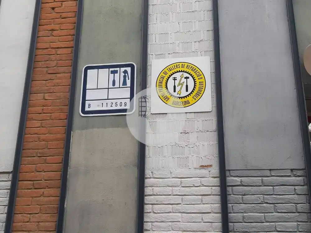 Außenansicht von Fabrikhallen zum Verkauf in Barcelona