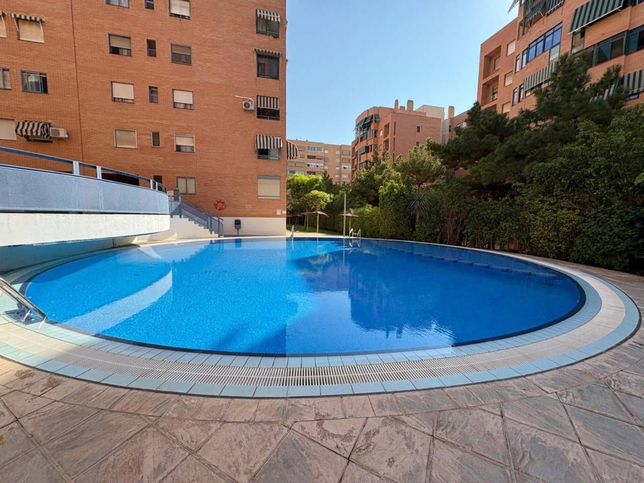 Piscina de Pis en venda en Alicante / Alacant amb Aire condicionat, Terrassa i Traster