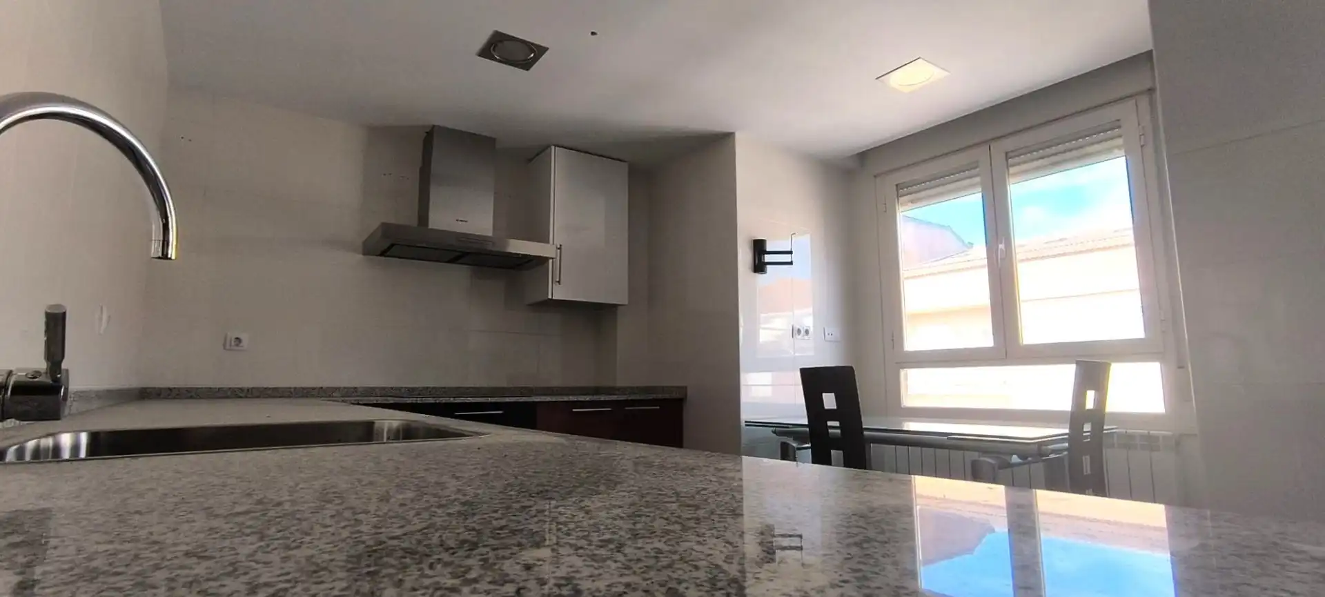 Cocina de Dúplex en venta en Cenicero con Calefacción, Terraza y Trastero