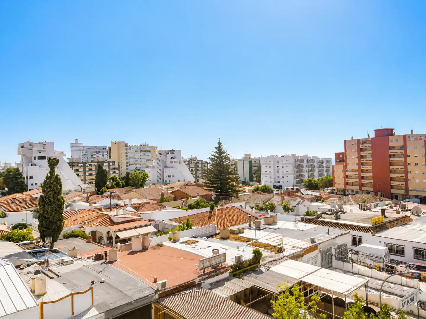 Vista exterior de Pis en venda en Benalmádena amb Aire condicionat, Terrassa i Moblat
