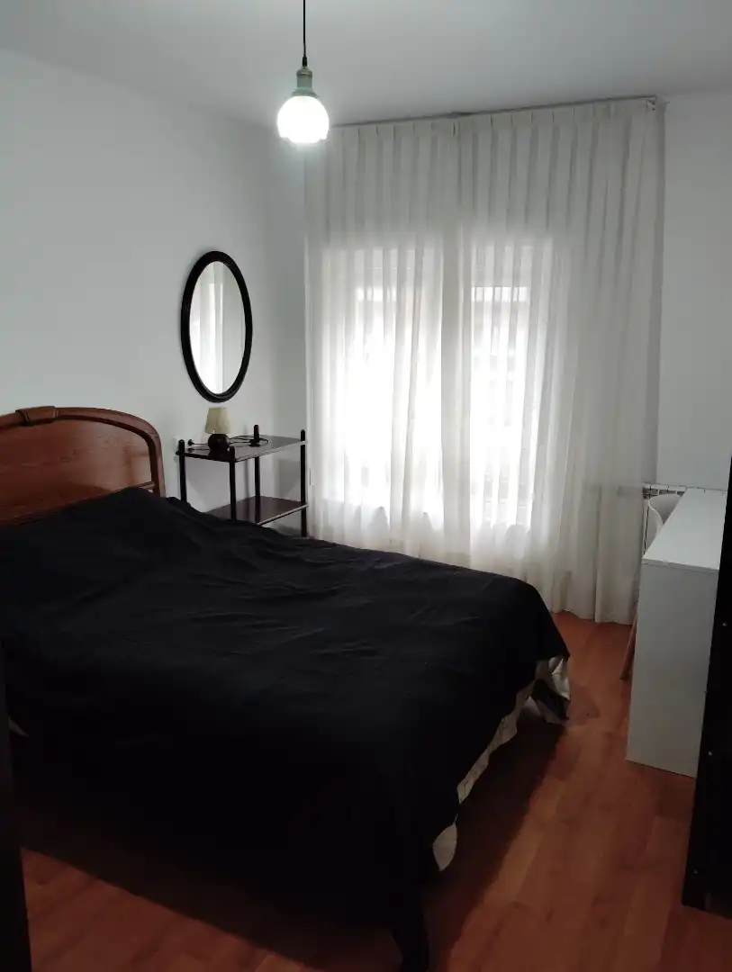 Habitación de Piso de alquiler en Oviedo  con Calefacción y Amueblado
