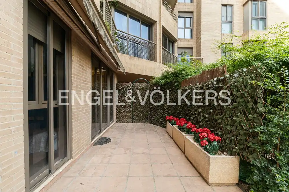 Terraza de Piso en venta en Valencia con Aire acondicionado, Calefacción y Jardín privado
