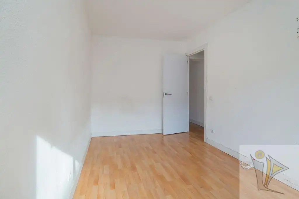 Bedroom of Flat for sale in Madrid