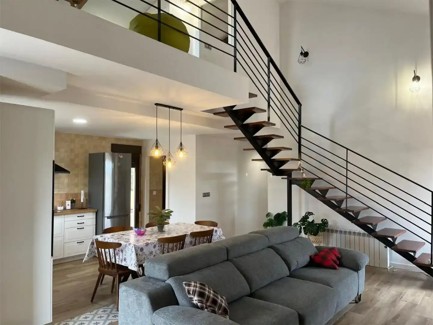 Sala d'estar de Casa o xalet en venda en Siete Aguas amb Balcó