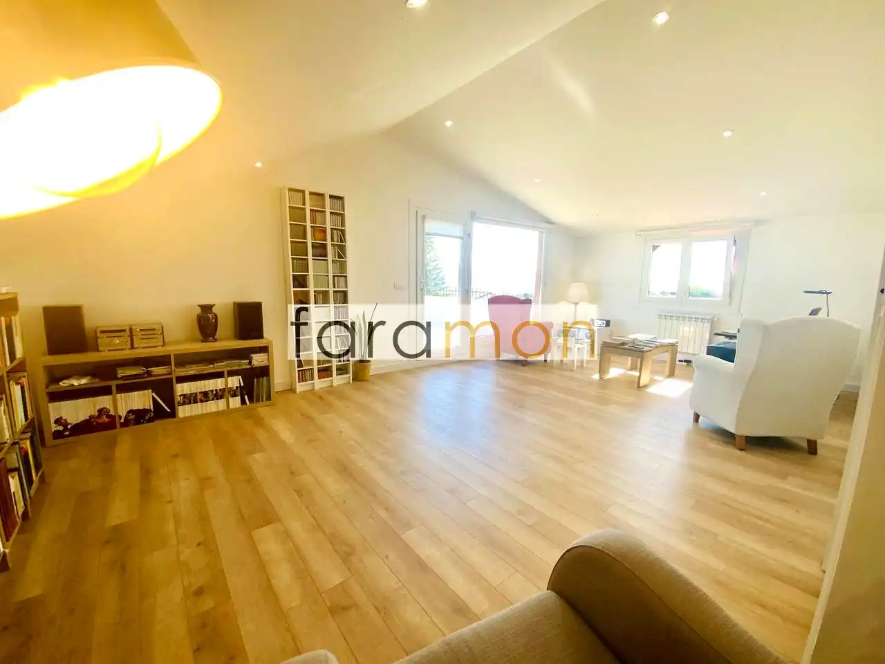 Sala d'estar de Casa o xalet en venda en Nigrán amb Calefacció, Jardí privat i Terrassa