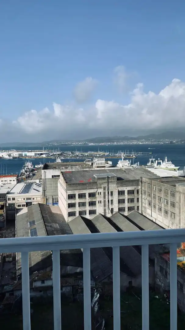 Vista exterior de Piso de alquiler en Vigo  con Trastero y Balcón