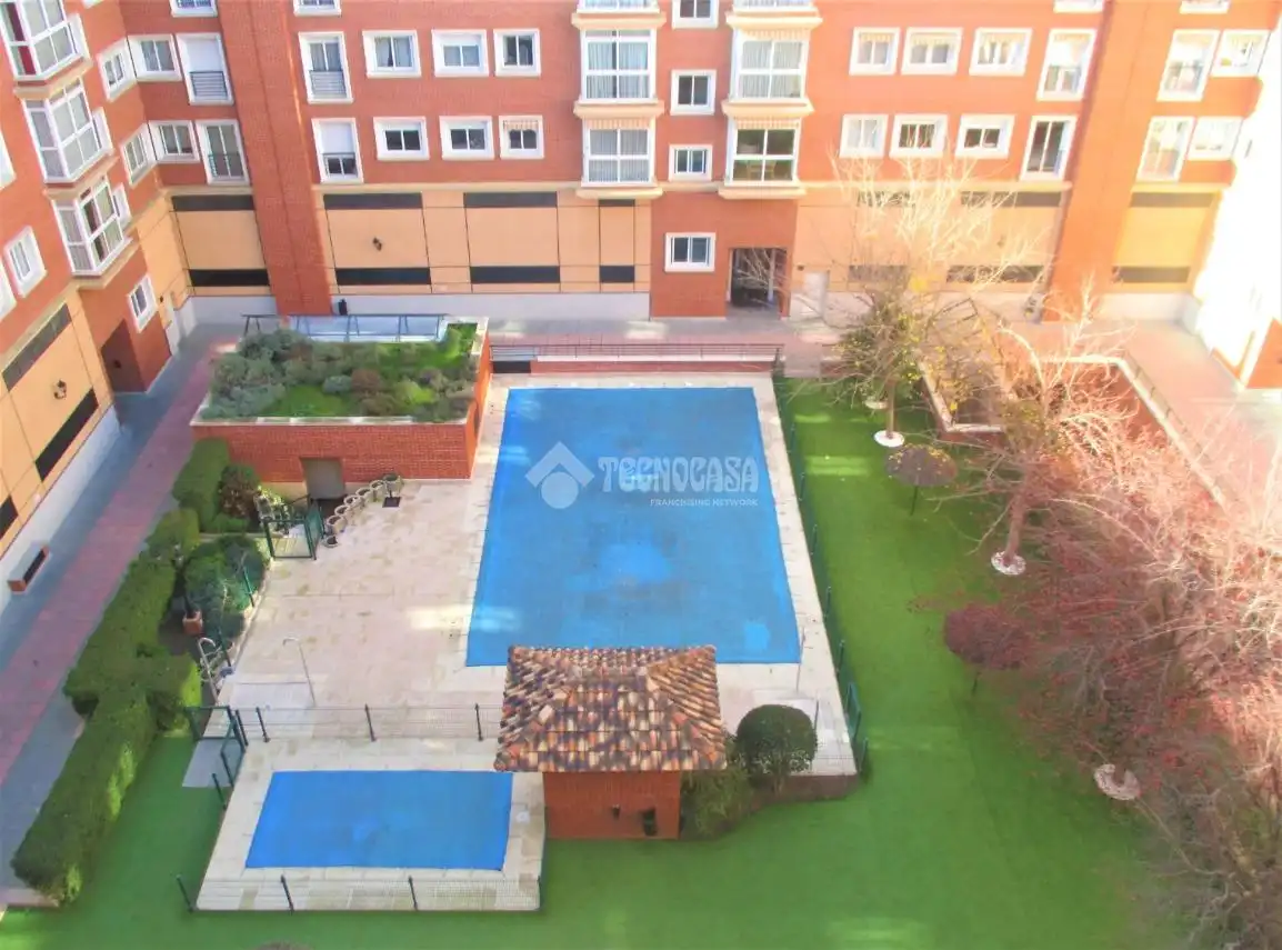 Piscina de Pis de lloguer en Madrid amb Aire condicionat, Calefacció i Parquet