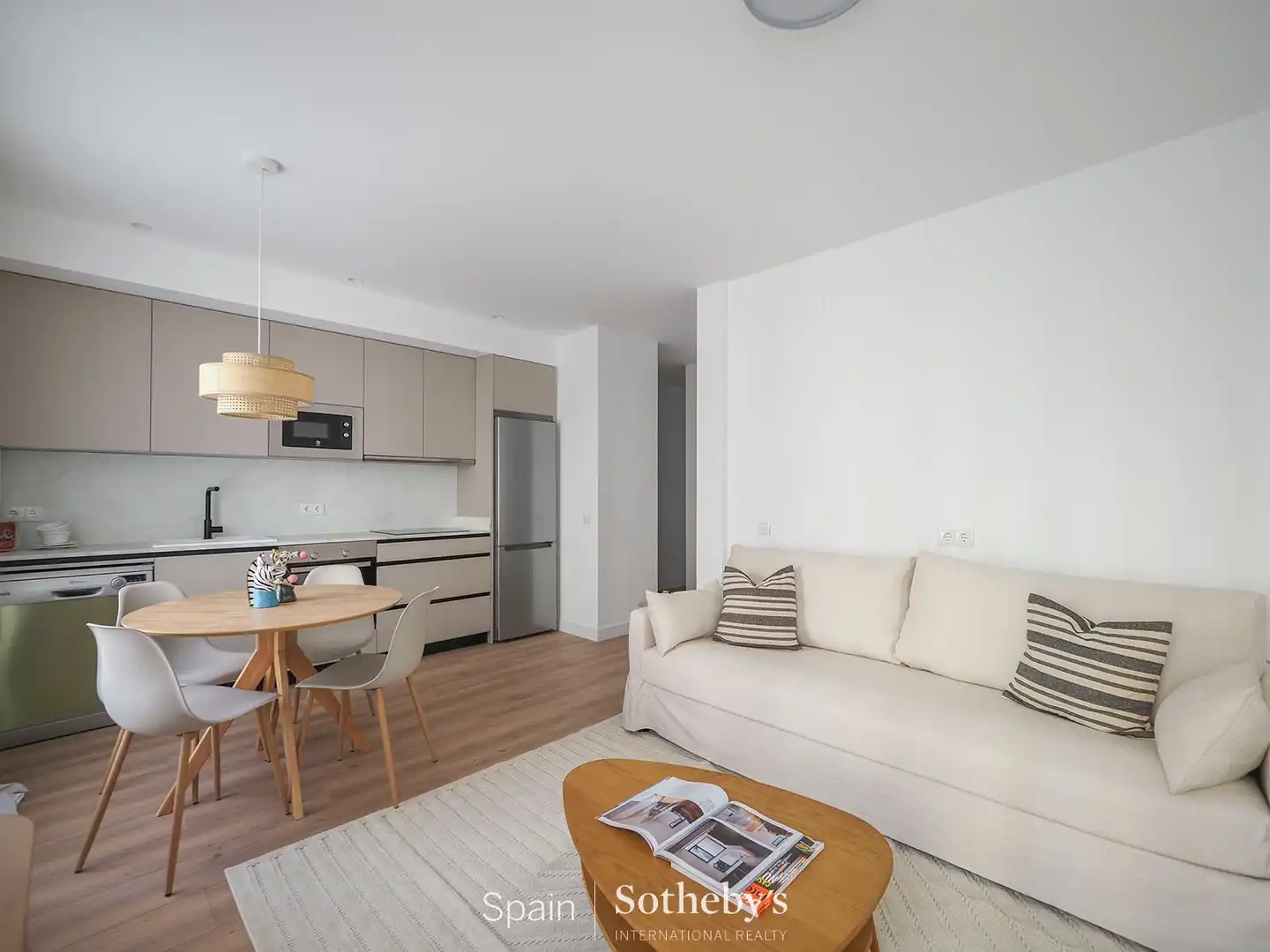Sala d'estar de Apartament en venda en Madrid amb Aire condicionat i Calefacció