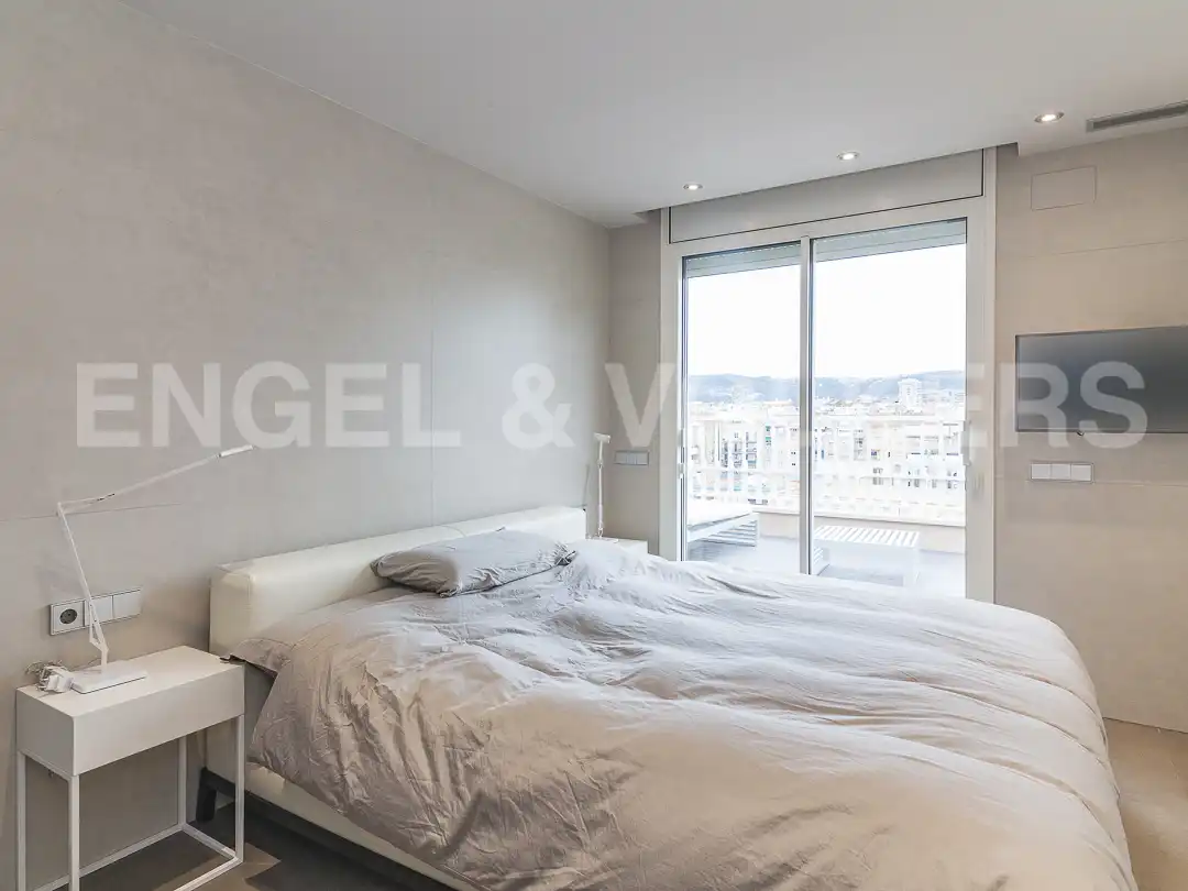 Schlafzimmer von Dachboden zum Verkauf in Barcelona mit Klimaanlage, Heizung und Terrasse