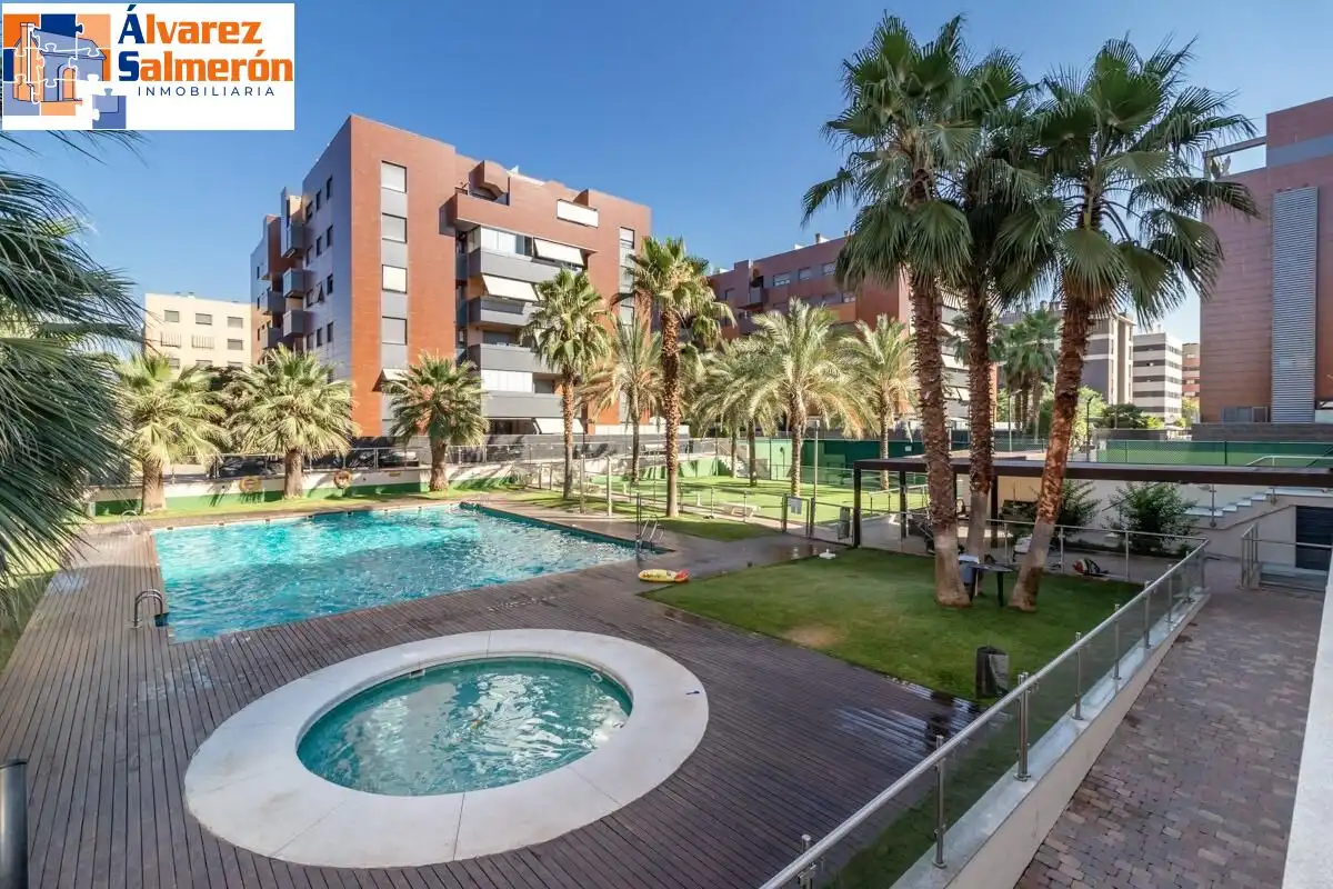 Piso con piscina en venta en EMIR