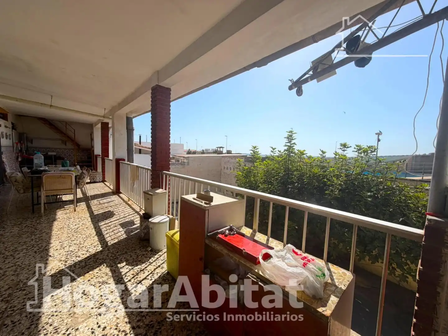 Vista exterior de Casa o xalet en venda en Benaguasil amb Aire condicionat, Jardí privat i Terrassa