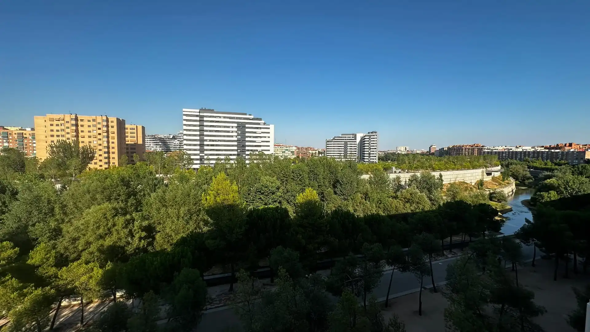 Exterior view of Flat for rent in Madrid  with Heating