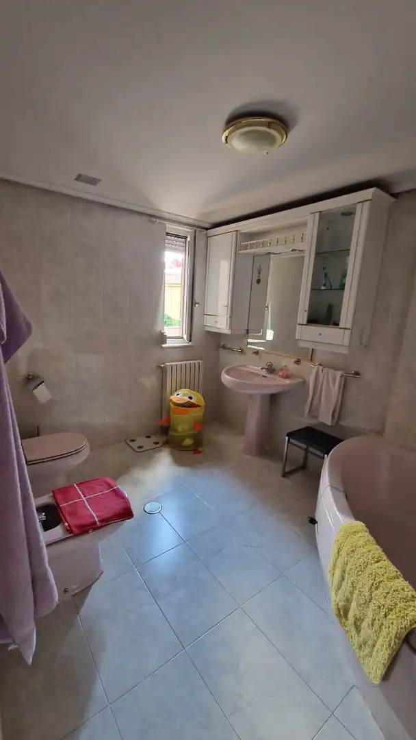 Baño de Casa o chalet en venta en Villaquilambre con Calefacción, Terraza y Trastero