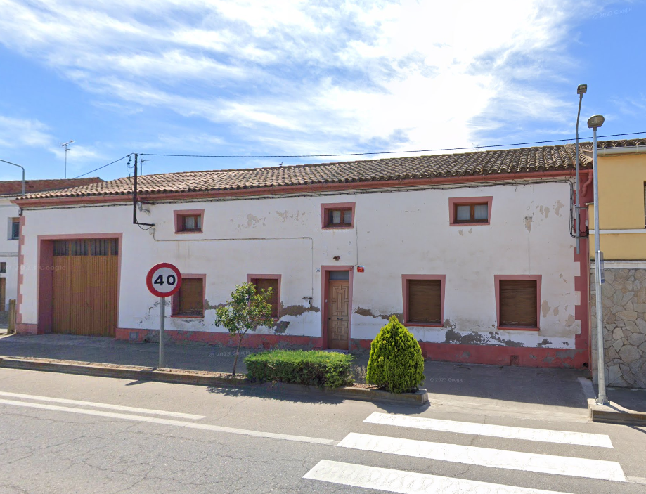 Exterior view of Single-family semi-detached for sale in Bell-lloc d'Urgell  with Private garden, Storage room and Furnished