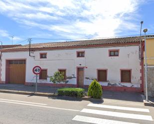 Vista exterior de Casa adosada en venda en Bell-lloc d'Urgell amb Jardí privat, Traster i Moblat