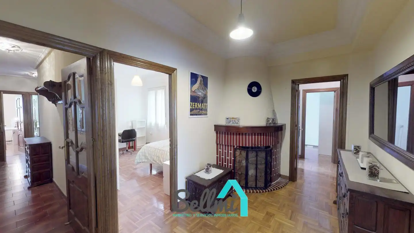 Bedroom of Flat for rent in Oviedo   with Heating, Parquet flooring and Furnished