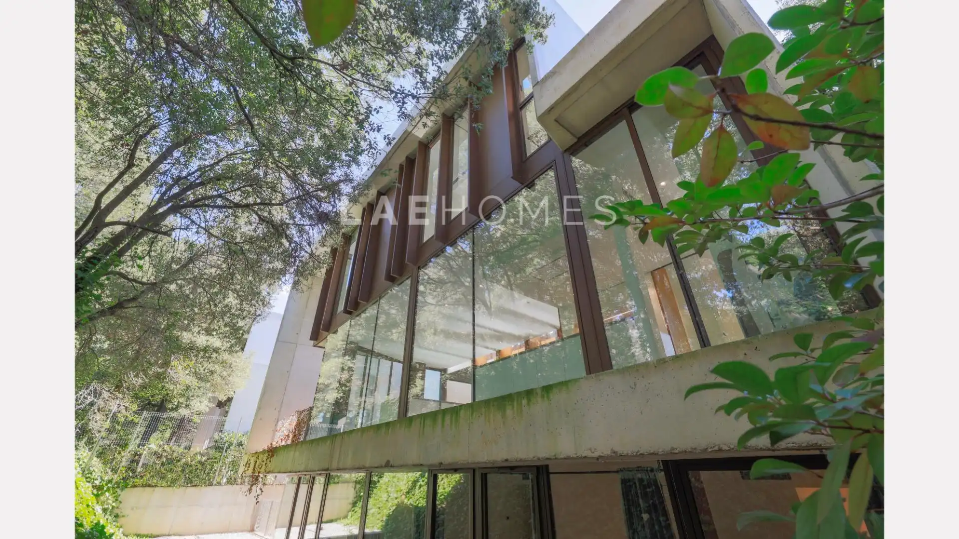Vista exterior de Casa o chalet en venta en Sant Cugat del Vallès con Aire acondicionado, Calefacción y Jardín privado
