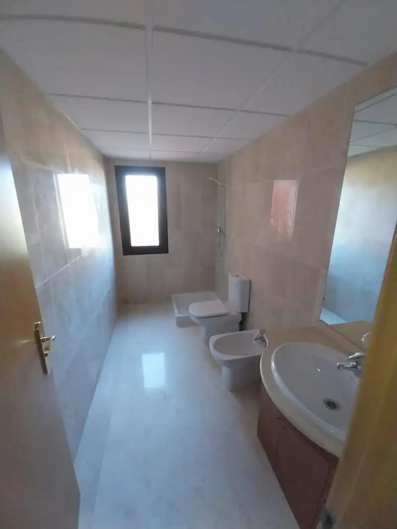 Baño de Piso en venta en Estepona con Aire acondicionado, Calefacción y Jardín privado