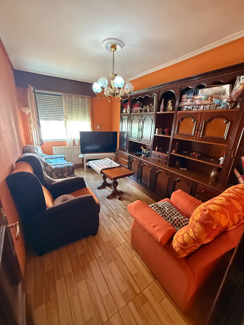 Sala de estar de Piso en venta en Barakaldo  con Calefacción, Trastero y Amueblado