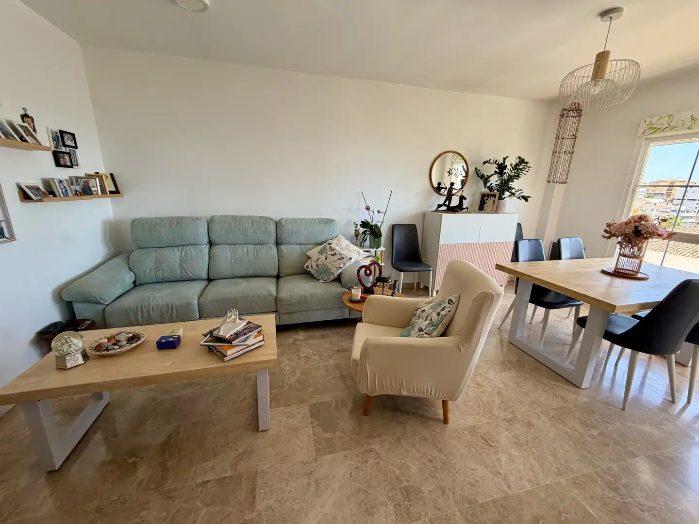 Sala de estar de Apartamento en venta en Estepona con Aire acondicionado, Terraza y Trastero
