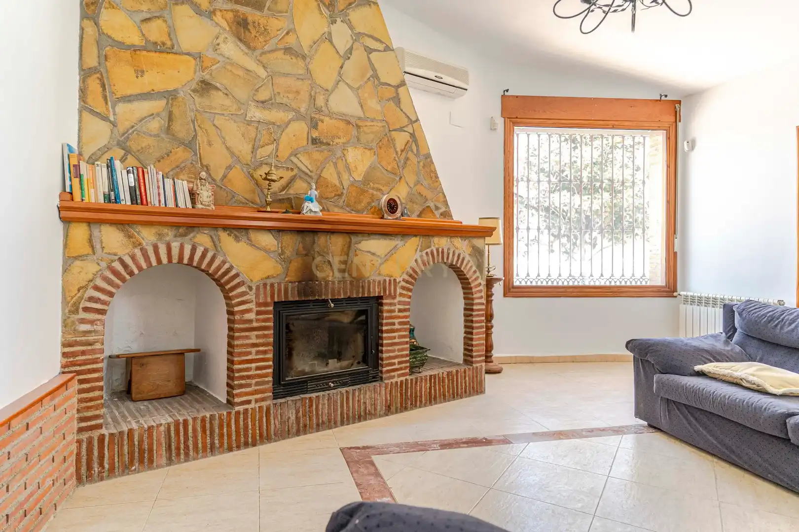 Haus oder Chalet zum Verkauf in Granada mit Klimaanlage, Privatgarten und Abstellraum