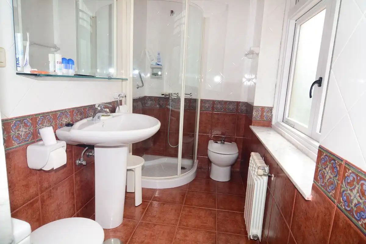 Bany de Casa o xalet en venda en Llanes amb Calefacció, Jardí privat i Traster