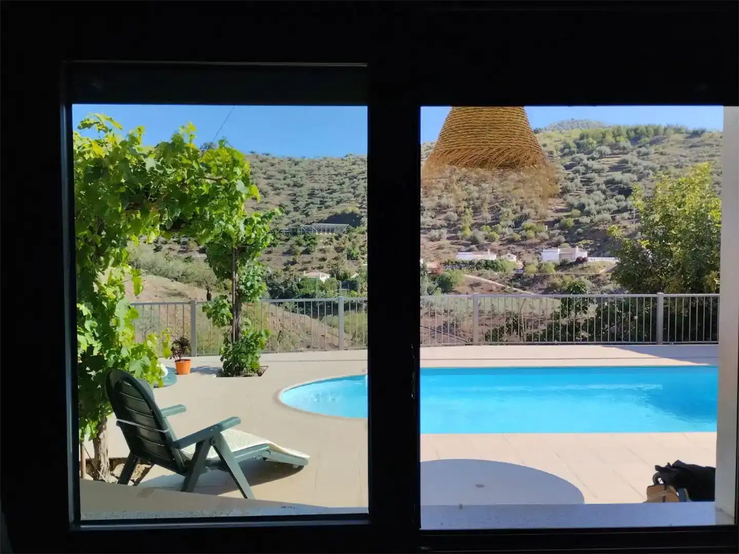 Piscina de Casa o chalet de alquiler en Arenas con Aire acondicionado, Jardín privado y Piscina