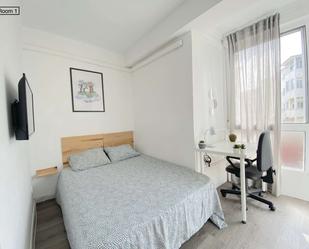 Flat to share in Doctor Barraquer - G. Renfe - Policlínico