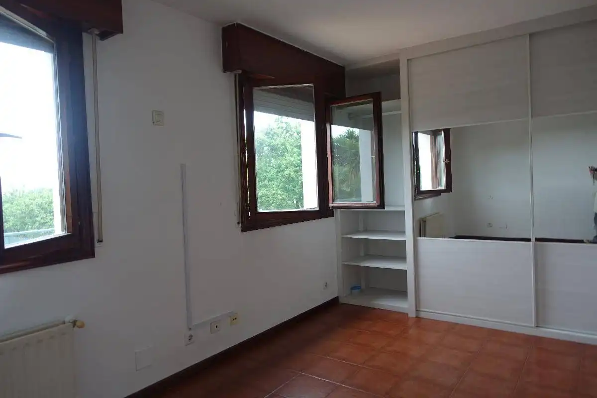 Dormitori de Casa o xalet en venda en Castro-Urdiales amb Calefacció, Jardí privat i Terrassa